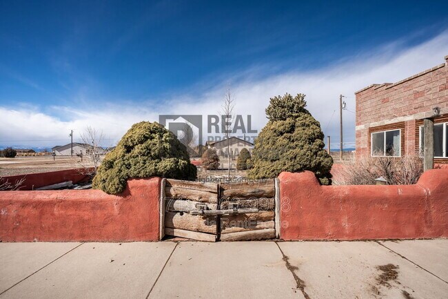 Building Photo - 531 E Milt Dr