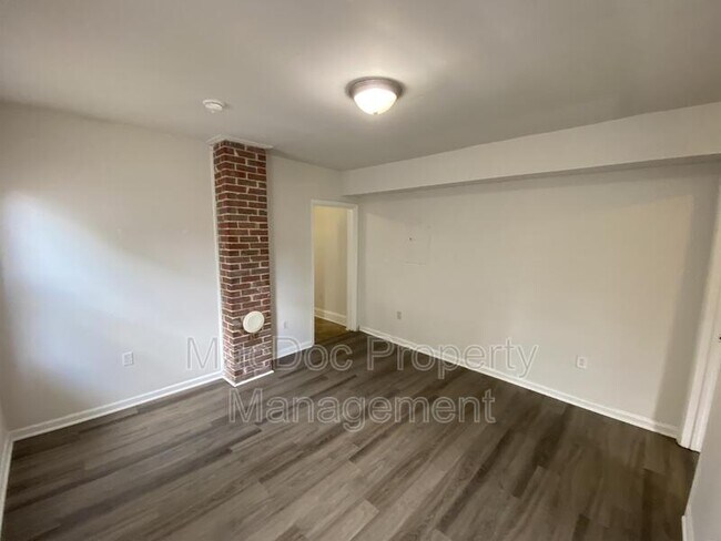 Building Photo - 511 Willis St