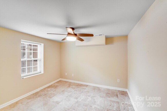 Building Photo - 2417 Laburnum Ave