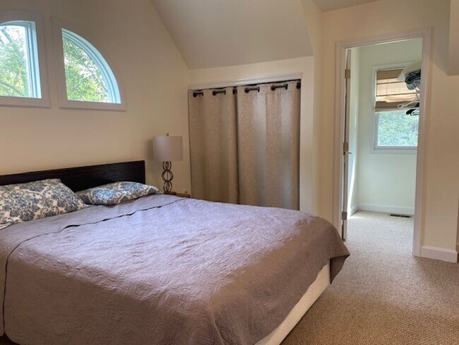 Building Photo - Riverside Drive