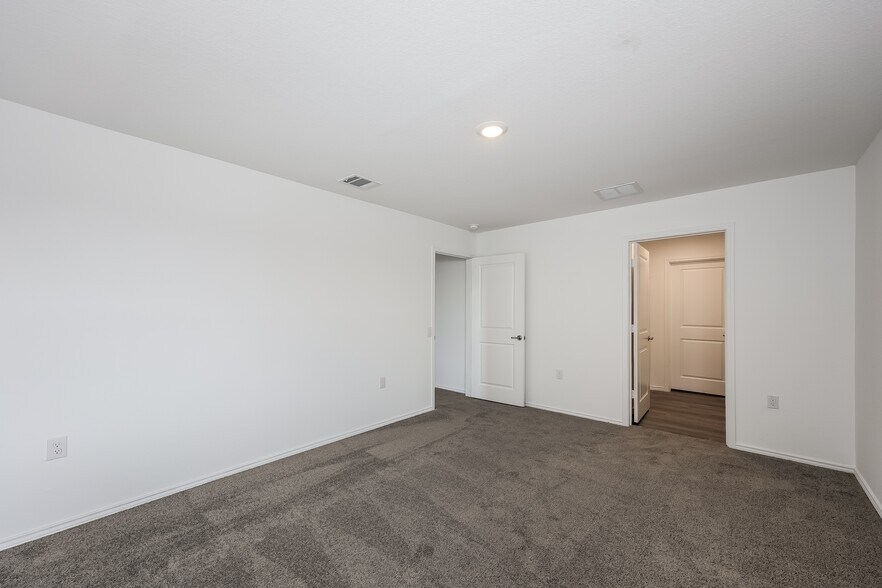 Building Photo - 12110 Zoeller Cor
