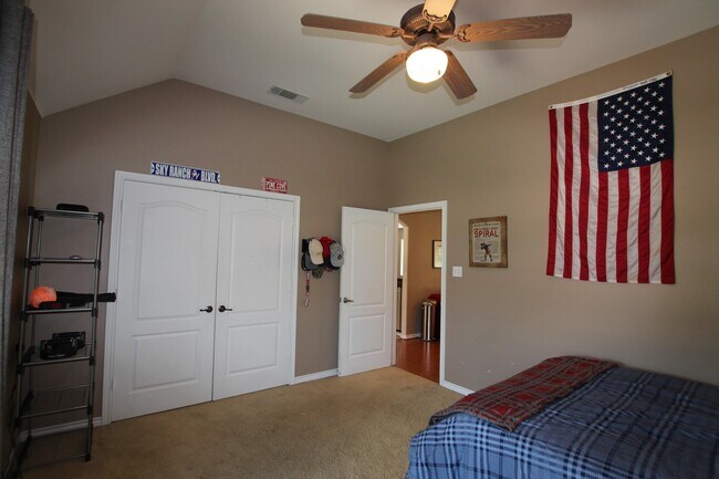 Building Photo - Lease Takeover Opportunity Available: Stun...