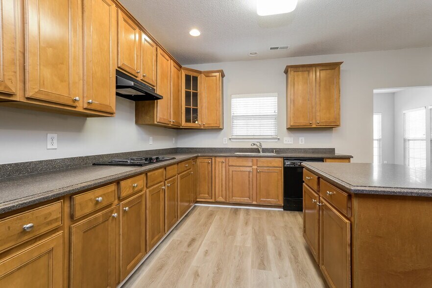 Building Photo - 235 Creeks Edge Ct