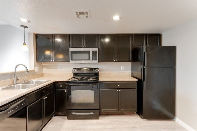 Building Photo - HOUSING CHOICE VOUCHER APPROVED! Modern Comfort in a Charming 2-Bed, 2-Bath Upstairs Unit!