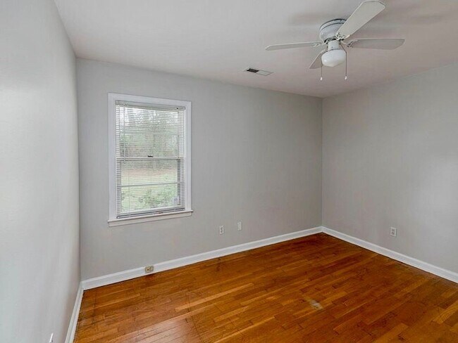 Building Photo - 4 Bedroom 2 Bath House in Lawton Bluff - James Island