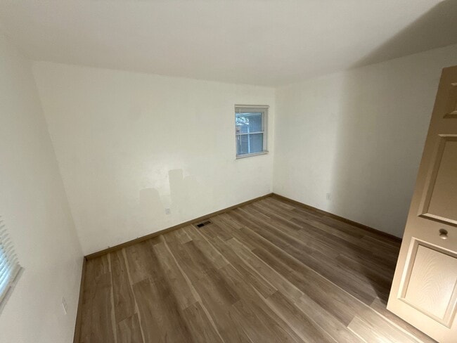 Building Photo - 9438 Conried Dr