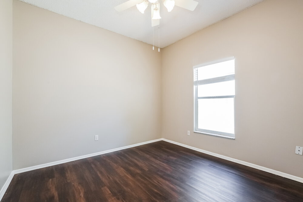 Building Photo - 83 Knights Hollow Dr