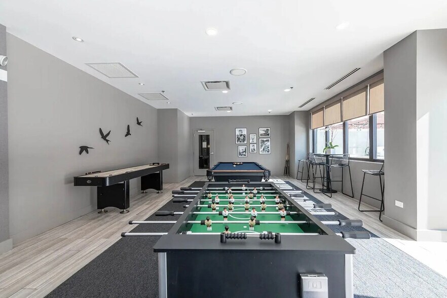 Building Photo - 211 W Scott St