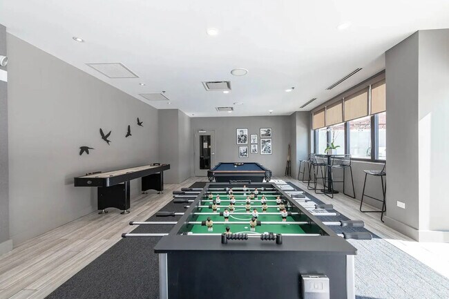 Building Photo - 211 W Scott St