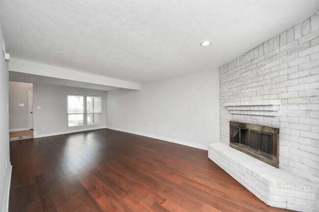 Building Photo - 742 Country Pl Dr