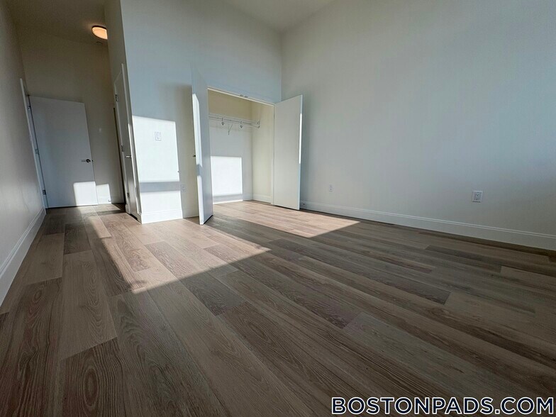 Building Photo - 1079 Commonwealth Ave