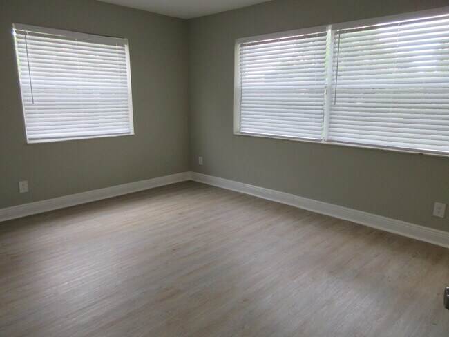 Building Photo - 4065 NW 114th Ave