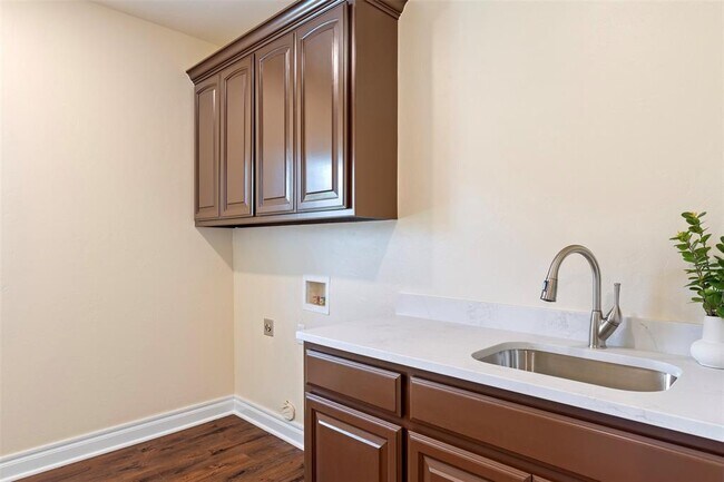 Building Photo - 1504 Sandpiper Ln