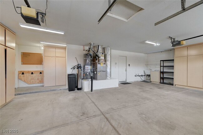 Building Photo - 8208 W Ashkum Ave
