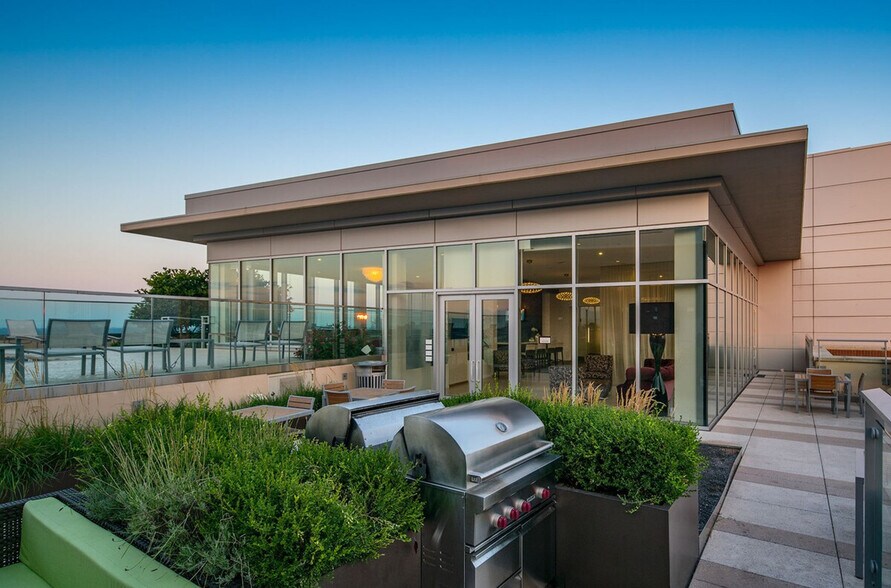 Building Photo - 1556 Spring Hill Rd