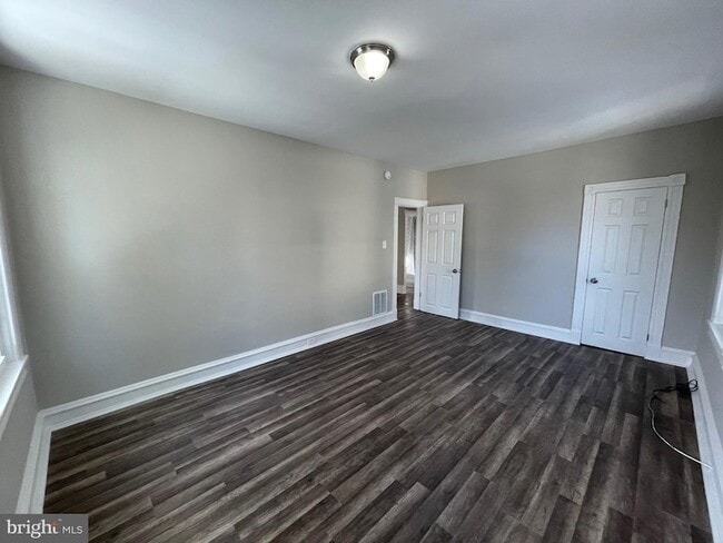 Building Photo - 10 Clifton Ave