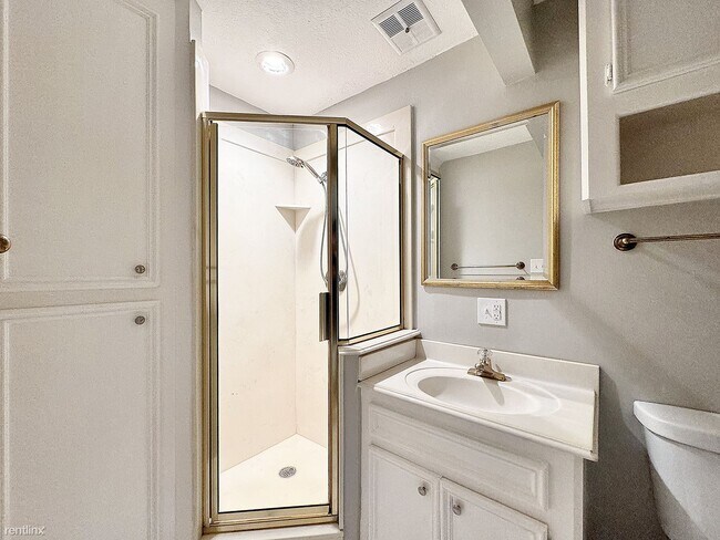 Building Photo - 3 br, 3.5 bath House - 4807 Country Club Vw