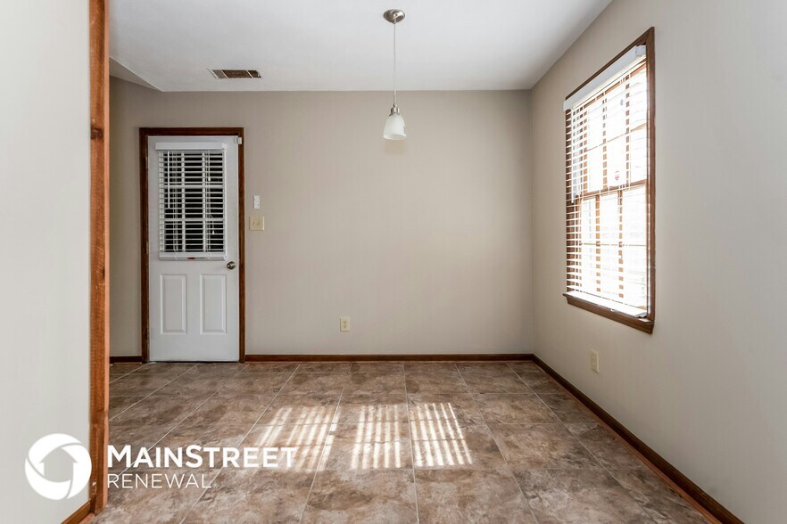 Building Photo - 1274 Classic Dr NE