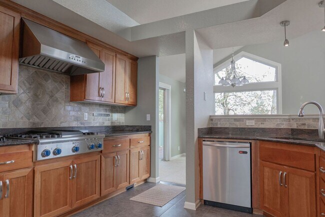 Building Photo - 3345 Bentley Ave