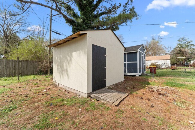 Building Photo - Charming 2-bedroom, 1 bath