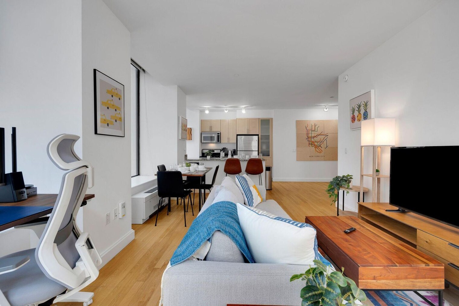 Building Photo - 10 Hanover Square