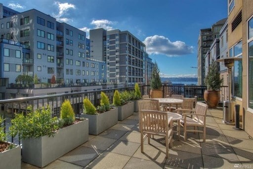 Building Photo - Spacious 1 Bedroom Condo in Belltown Available Now!