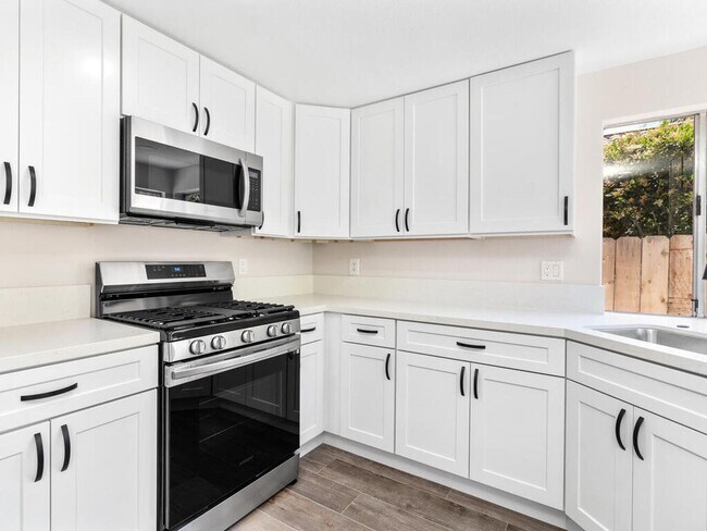 Building Photo - Rancho Del Oro Home