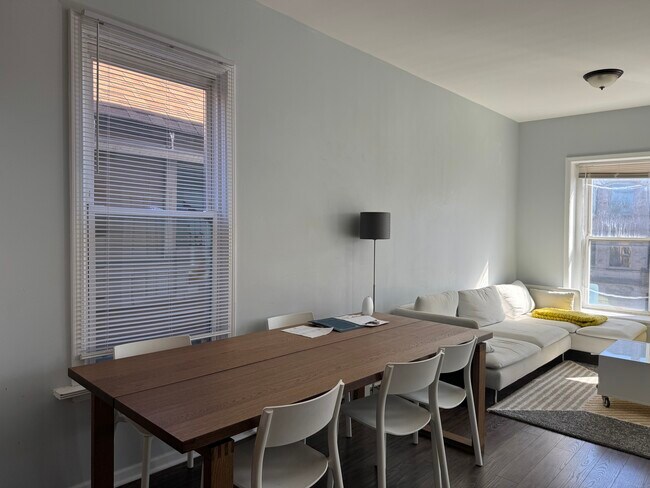 Building Photo - 1736 W Melrose St