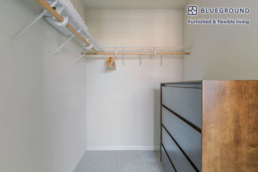 Building Photo - 1051 Commodore Dr