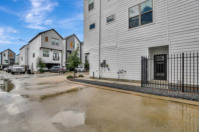 Building Photo - 3704 Creekmont Grn Ln
