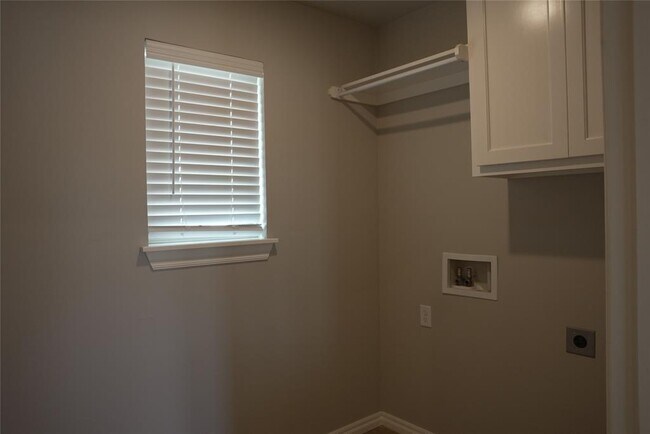 Building Photo - 5216 Bing Cir