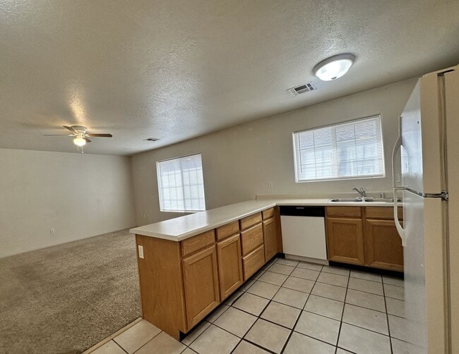 Building Photo - 2 bedroom, 2 bath apartment