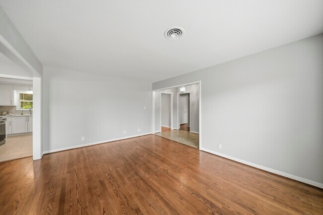 Building Photo - 4614 Hummingbird St
