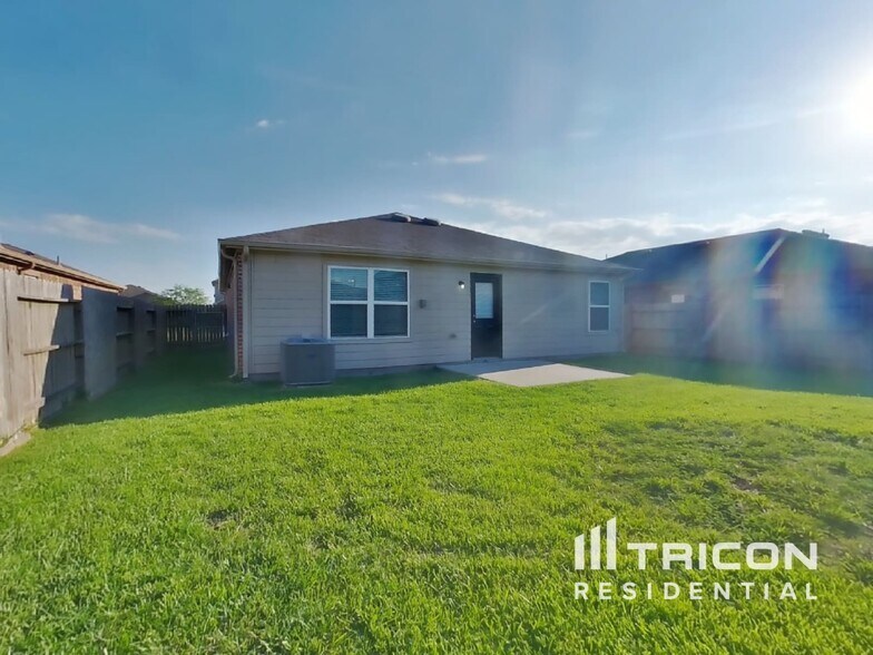 Building Photo - 317 Summer Horse Dr