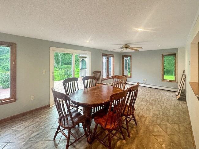 Building Photo - 85 Debbie Dr