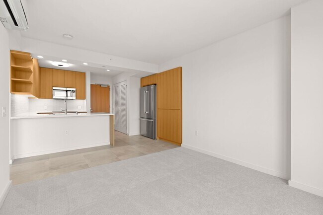 Building Photo - Sky Ala Moana 1bd/1bth/1prk with open views