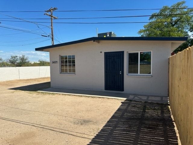 Primary Photo - 5457 S 6th Ave