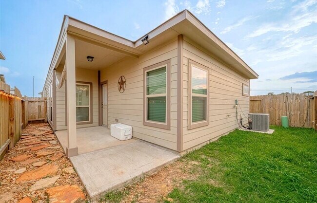Building Photo - 6409 Hollock Meadows Ln