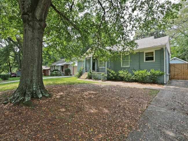 Primary Photo - 3/2 Bungalow in Kirkwood