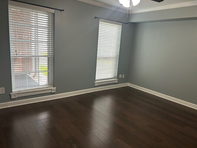 Building Photo - 359 N Post Oak Ln