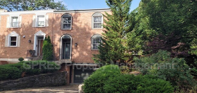 Building Photo - 1404 Barnsdale St