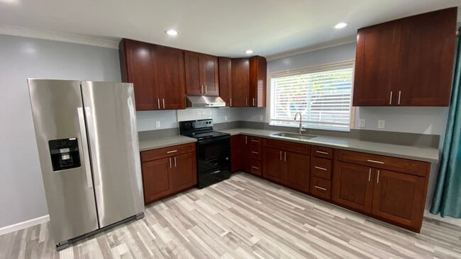 Building Photo - NEWLY BUILT 4BD HOME NESTLED IN WAIMALU!