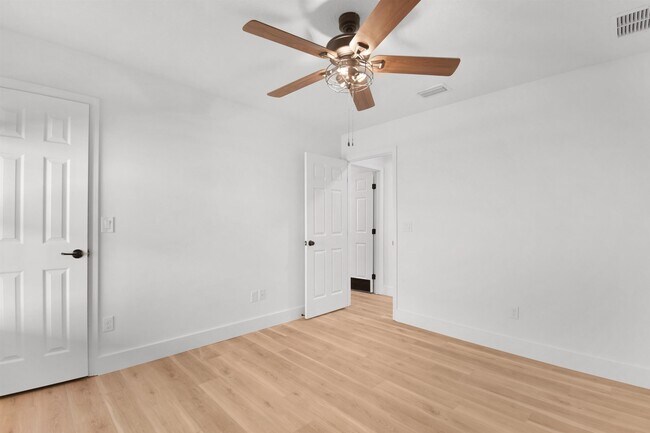 Building Photo - 101 Azalea Rd