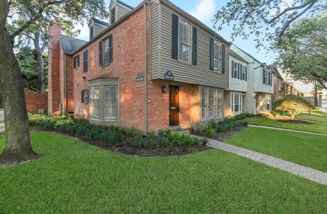 Building Photo - 13050 Trail Hollow Dr