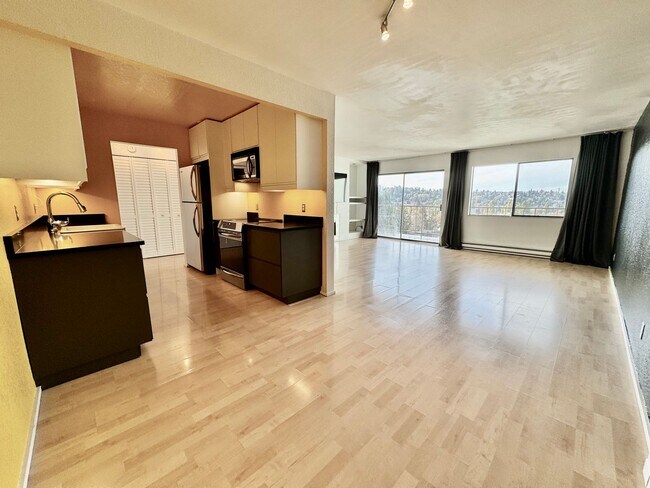 Building Photo - Lovely Fremont 2 Bedroom - Stellar Location! AVAILABLE 8/10/2026!