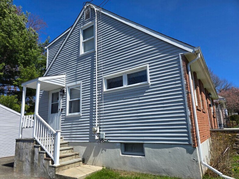 Building Photo - 97 Bates St