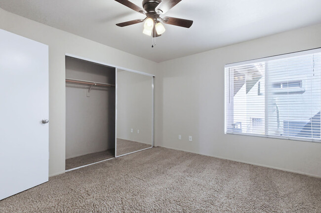 Building Photo - 350 S Durango Dr