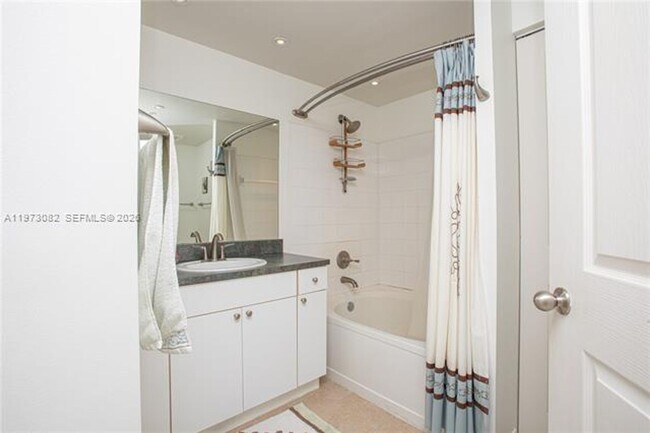 Building Photo - 9172 Collins Ave