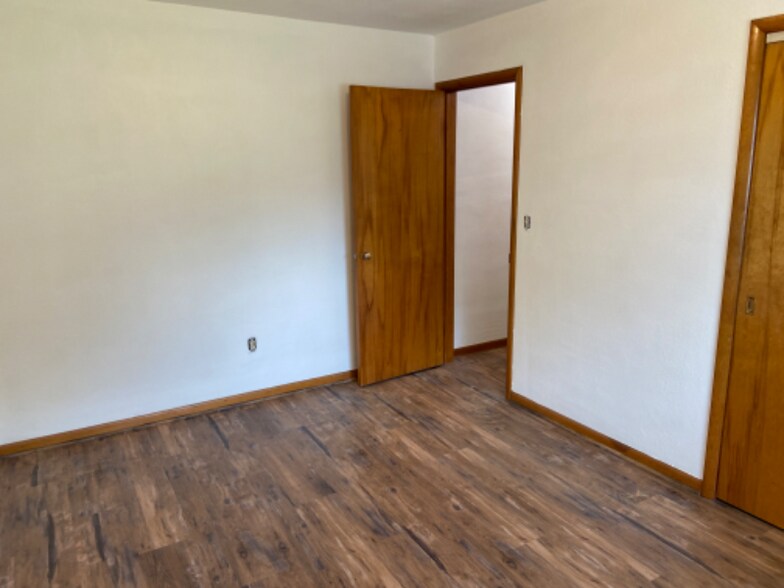 Building Photo - 123 Napoleon Rd