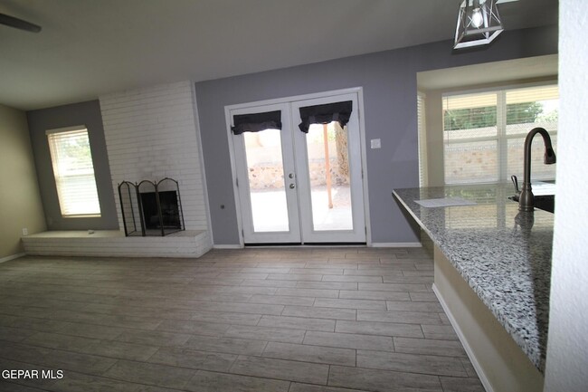 Building Photo - 351 Duanesburg St